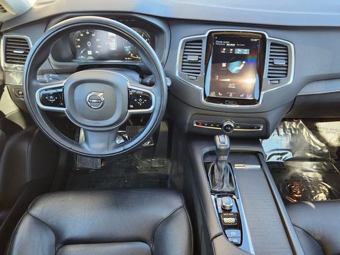 Used 2020 Volvo XC90 T6 Momentum w/ Protection Package Premier image 3