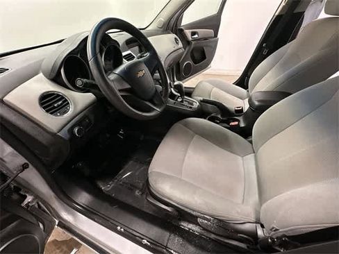Used 2011 Chevrolet Cruze LT image 9