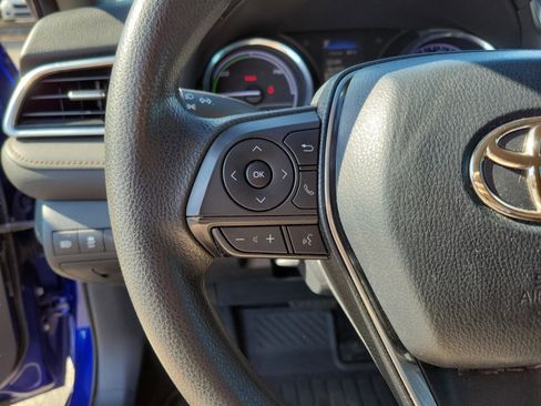 Used 2018 Toyota Camry LE image 11