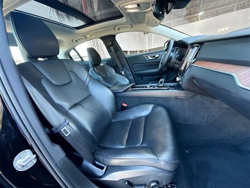 Used 2023 Volvo S60 B5 Plus image 32