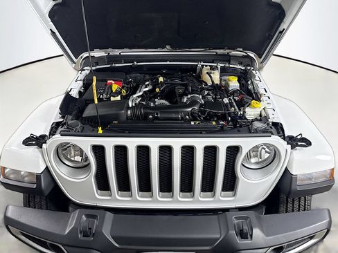 Used 2022 Jeep Wrangler Unlimited Sahara AWD/4WD image 36