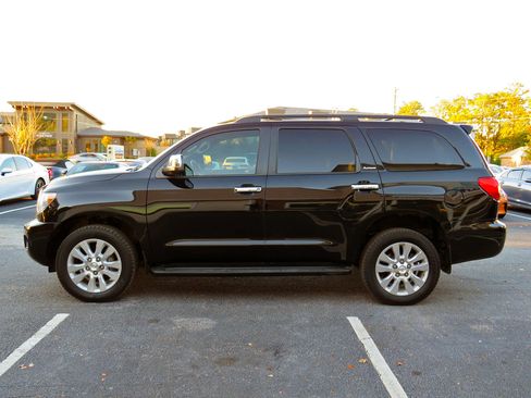 Used 2013 Toyota Sequoia Platinum image 10