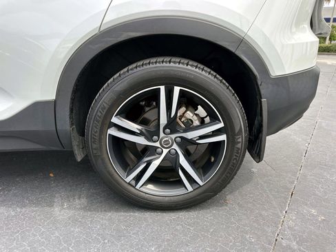 Used 2022 Volvo XC40 T5 R-Design image 12