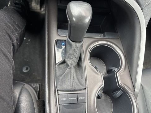 Used 2024 Toyota Camry SE image 18