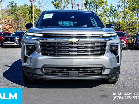 Used 2024 Chevrolet Traverse LT image 11