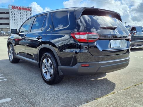 Certified 2025 Honda Pilot EX-L image 3