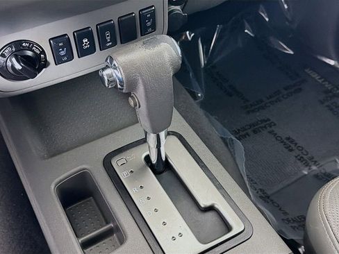 Used 2019 Nissan Frontier SL image 38