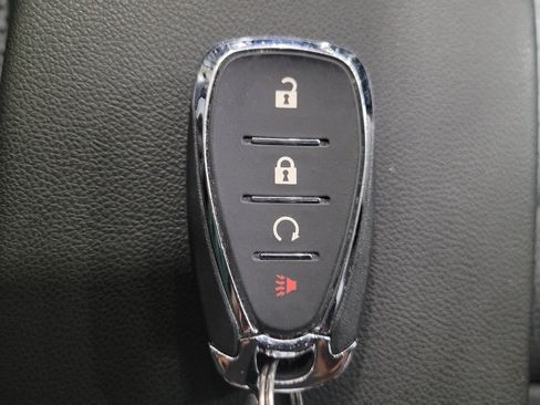 Used 2025 Chevrolet Trax LT FWD image 32