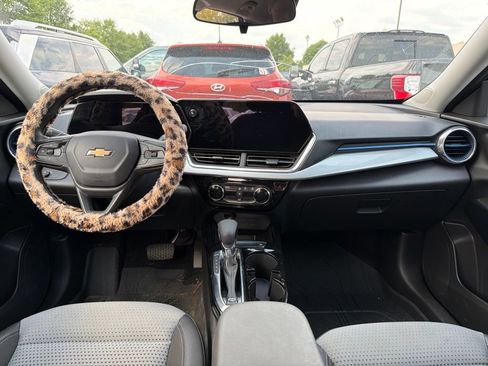 Used 2024 Chevrolet Trax LT FWD image 24