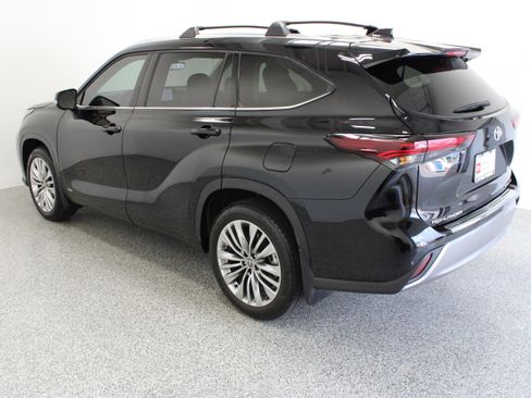 Used 2026 Toyota Highlander Platinum AWD/4WD image 9
