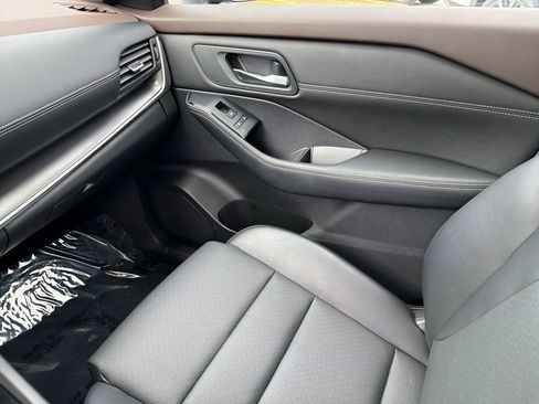 Used 2023 Nissan Rogue SV w/ SV Premium B Package FWD image 31