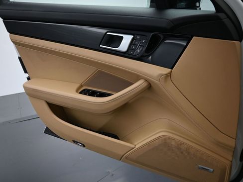 Used 2018 Porsche Panamera 4 image 20