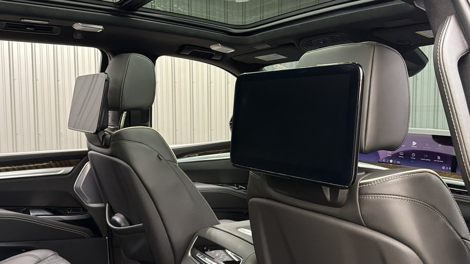 Used 2026 Cadillac Escalade Platinum Sport w/ LPO, ONYX Package AWD/4WD image 43