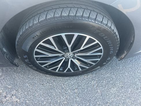 Used 2020 Volkswagen Jetta SE image 2