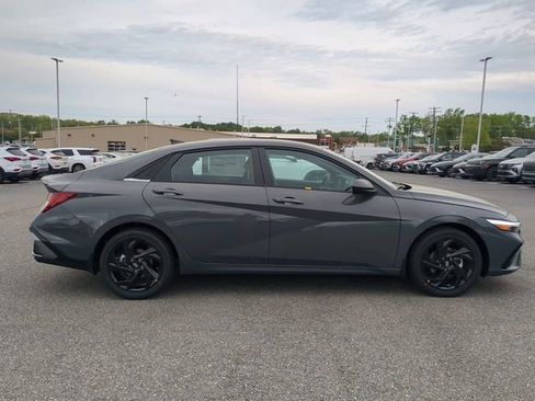 New 2026 Hyundai Elantra SEL Sport Premium FWD image 3