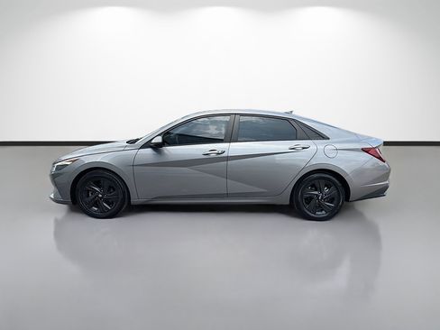 Used 2022 Hyundai Elantra SEL FWD image 6