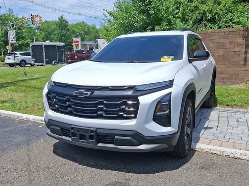 Used 2026 Chevrolet Equinox LT w/ Convenience Package II FWD image 3