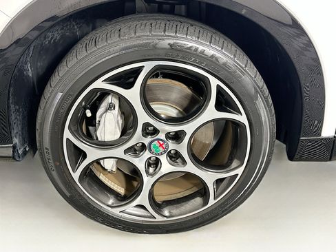 Used 2024 Alfa Romeo Tonale Ti w/ Premium Interior Package AWD/4WD image 11