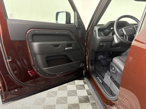 New 2026 Land Rover Defender 90 X-Dynamic SE AWD/4WD image 5