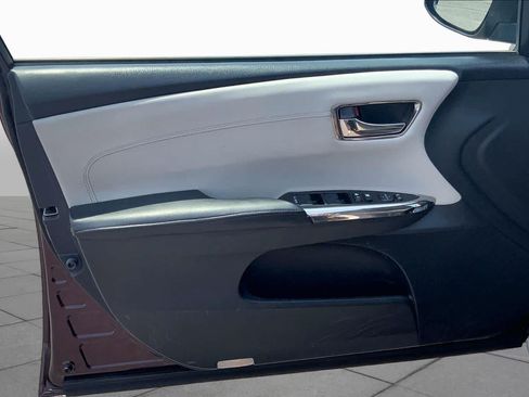 Used 2013 Toyota Avalon XLE FWD image 21