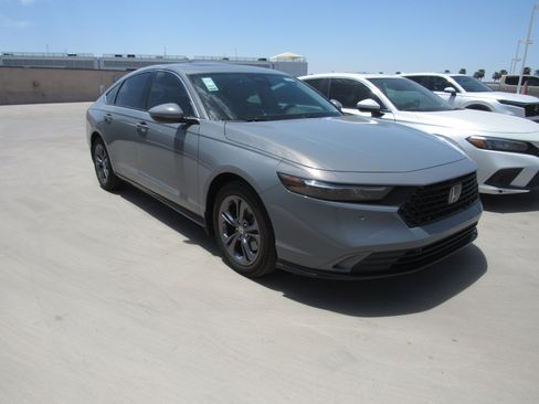 Used 2025 Honda Accord EX-L image 2
