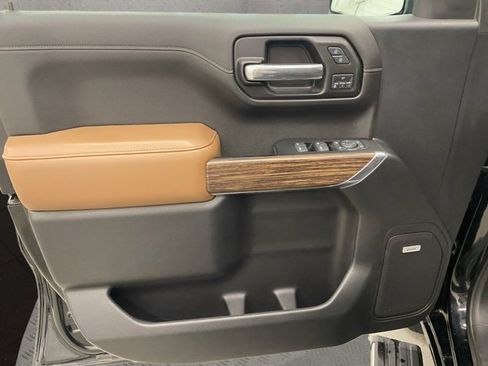 Used 2019 Chevrolet Silverado 1500 High Country image 25