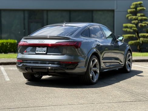 Used 2024 Audi SQ8 e-tron Prestige w/ Prestige Package AWD/4WD image 4