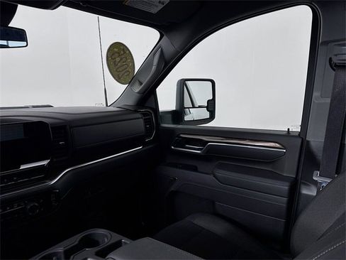 Used 2025 Chevrolet Silverado 2500 LT w/ Convenience Package image 24