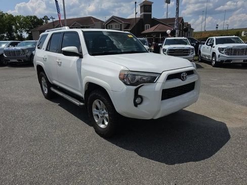 Used 2018 Toyota 4Runner SR5 AWD/4WD image 1