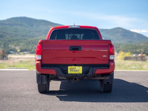 Used 2017 Toyota Tacoma TRD Sport image 5