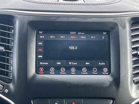 Used 2019 Jeep Cherokee Latitude Plus w/ Comfort/Convenience Group image 13