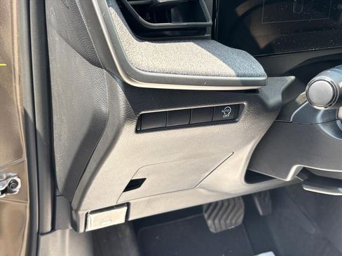 Used 2026 Nissan Kicks SV w/ Charging Package FWD image 7