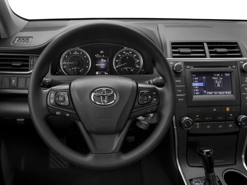 Used 2017 Toyota Camry XLE image 4