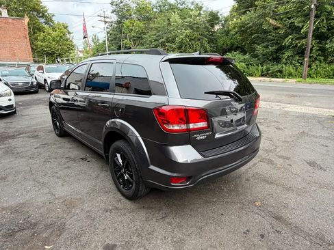 Used 2019 Dodge Journey SE w/ Connectivity Group FWD image 8