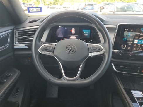 Used 2025 Volkswagen Atlas Cross Sport SE image 11