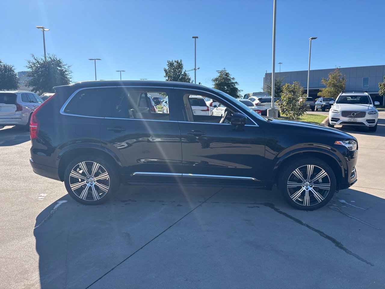 Used 2025 Volvo XC90 T8 Ultra w/ Protection Package Premier AWD/4WD image 4