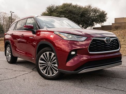 Certified 2021 Toyota Highlander Platinum image 1