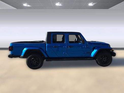 Used 2023 Jeep Gladiator Sport image 7