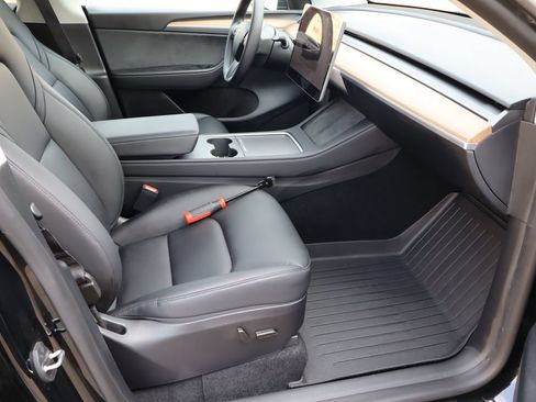 Used 2025 Tesla Model Y Long Range RWD image 14