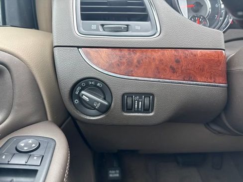Used 2013 Chrysler Town & Country Touring FWD image 25
