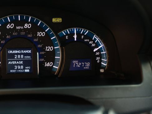 Used 2014 Toyota Camry Hybrid image 51