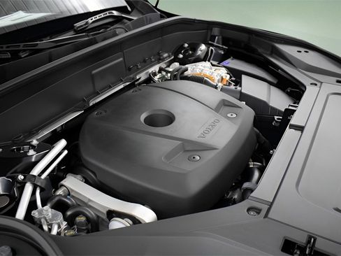 Certified 2025 Volvo XC90 T8 Plus w/ Protection Package Premier image 12