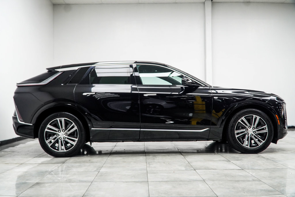 Used 2024 Cadillac Lyriq Luxury RWD image 10