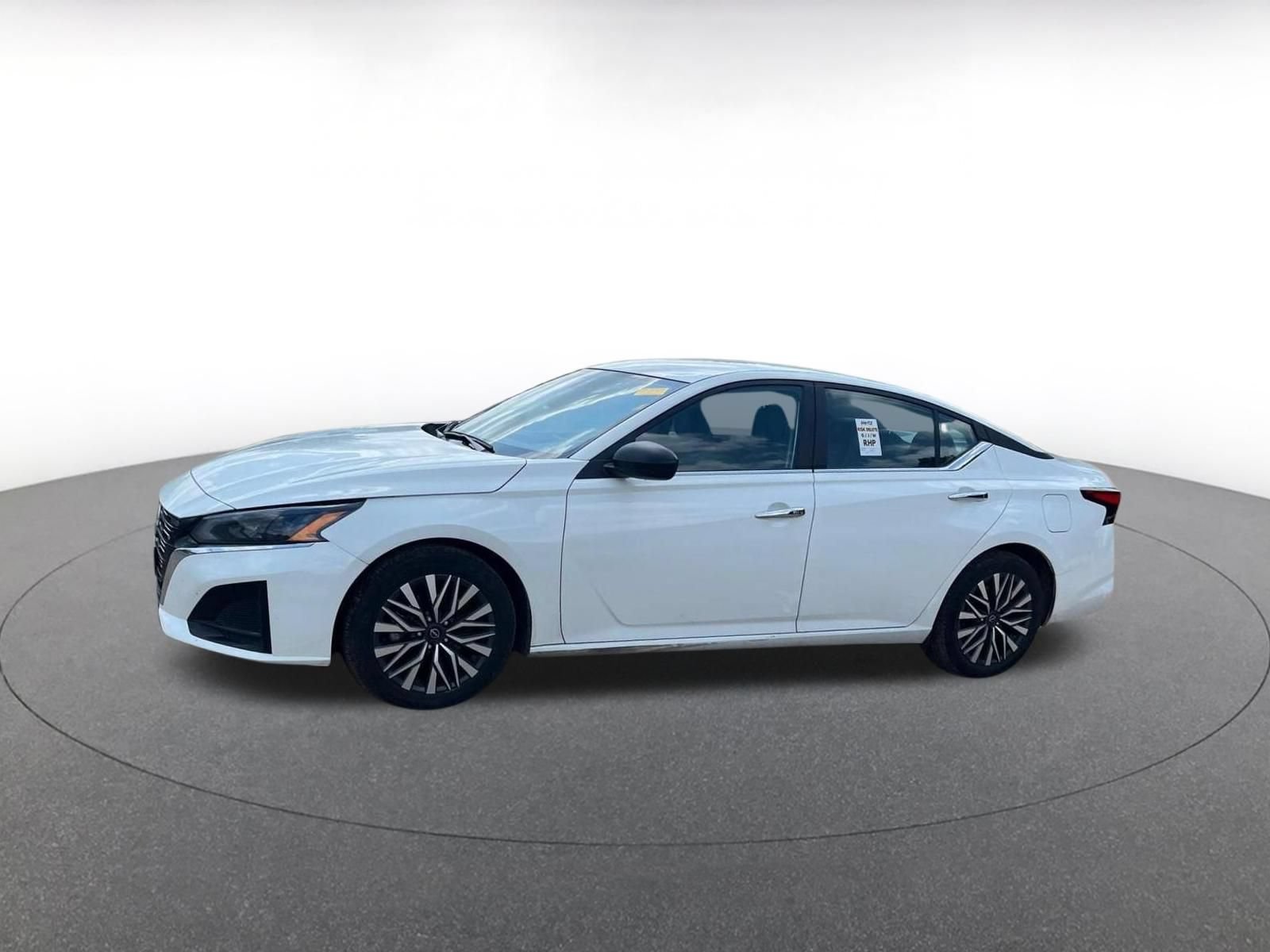 Used 2025 Nissan Altima 2.5 SV FWD image 7
