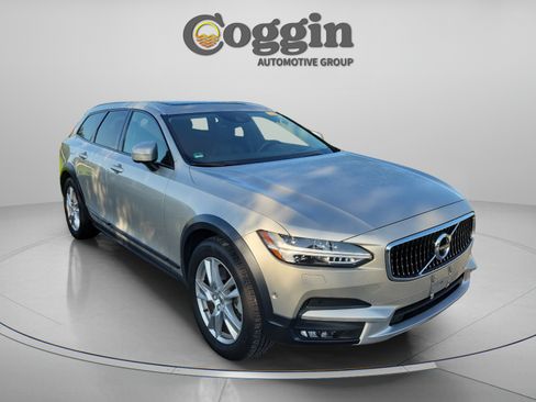 Used 2019 Volvo V90 T5 Cross Country AWD/4WD image 6