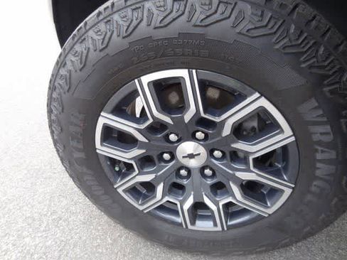 Used 2024 Chevrolet Colorado Z71 w/ Advanced Trailering Package image 37