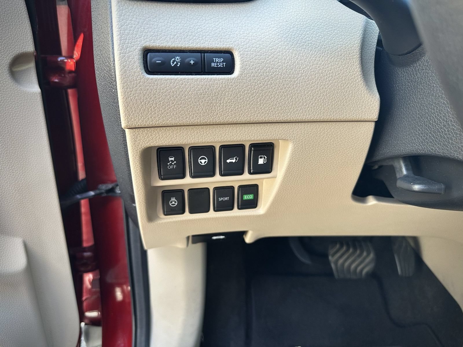 Used 2020 Nissan Rogue SV w/ Sun & Sound Touring Package FWD image 12