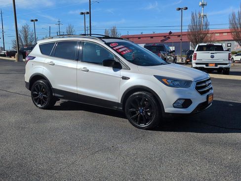 Used 2017 Ford Escape SE w/ SE Sport Appearance Package image 1