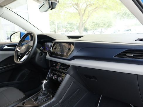 Certified 2023 Volkswagen Taos SE w/ Panoramic Sunroof Package FWD image 20
