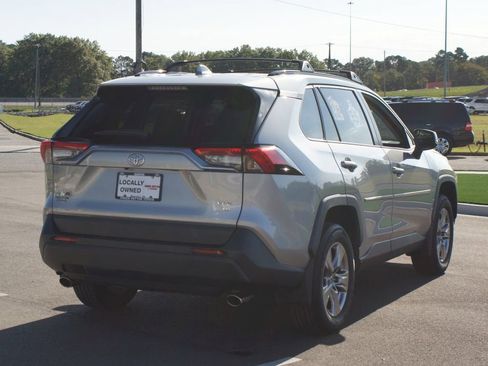 Used 2022 Toyota RAV4 XLE image 18